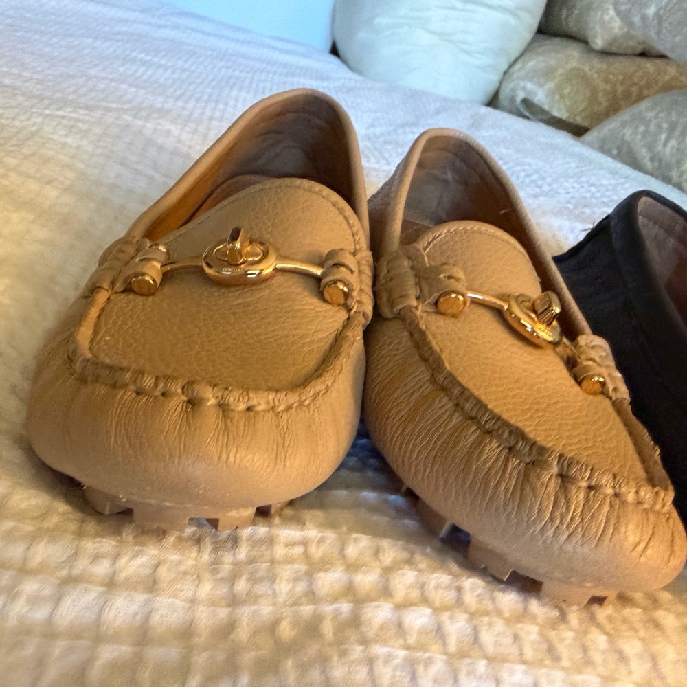 Coach ARLENE pebbled grain leather turnlock driving loafers size 8 color tan